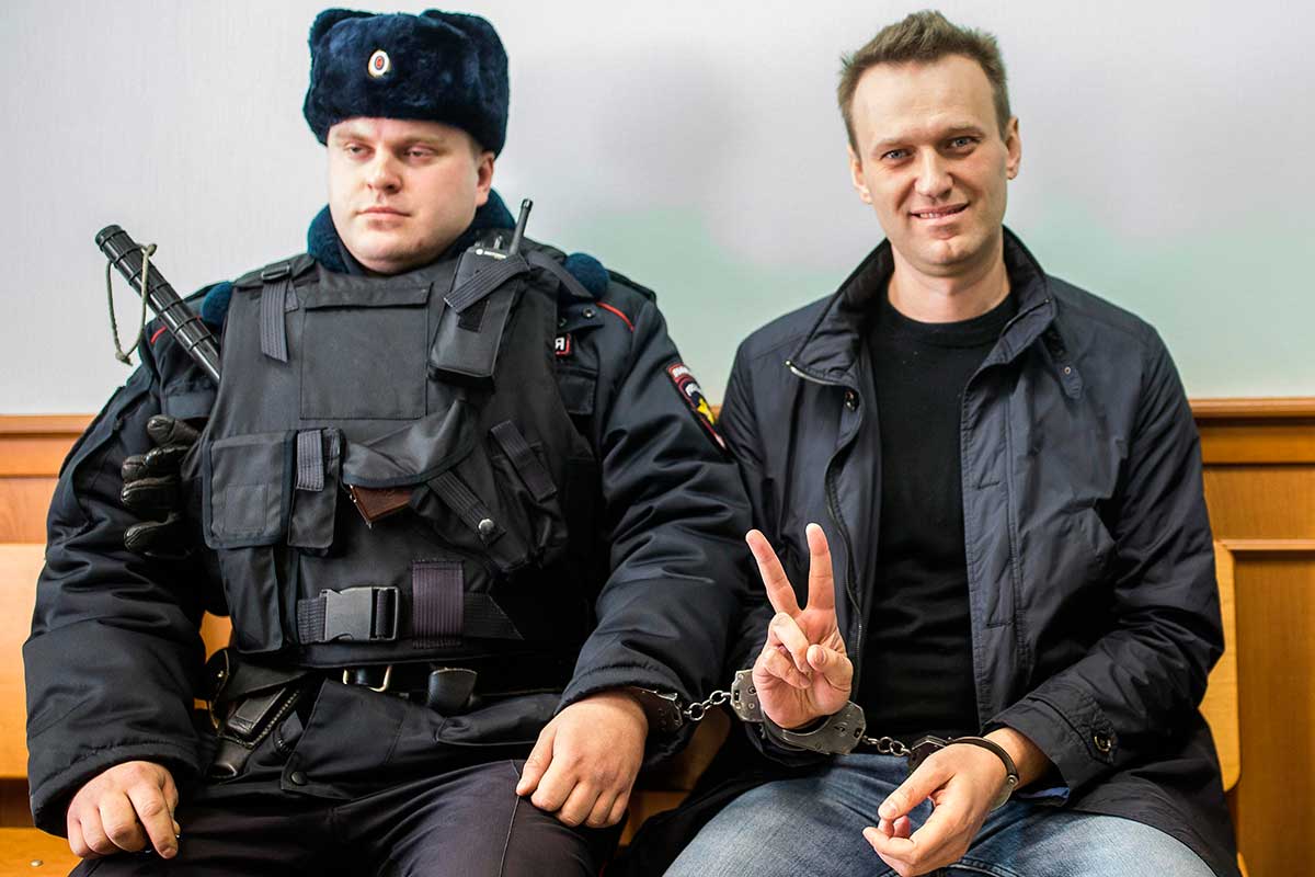 Подробнее о "Навального поставили на учет в СИЗО как склонного к побегу"