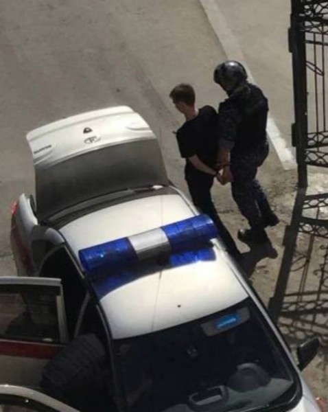 Подробнее о "В Пермском крае школьник напал с ножом на учителя"
