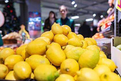 Подробнее о "Лимоны оказались самым подешевевшим в России продуктом"