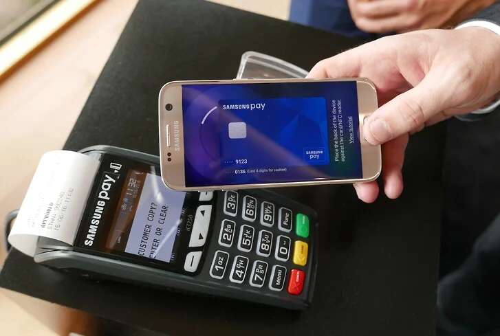 Подробнее о "Сервис Samsung Pay могут запретить в России"
