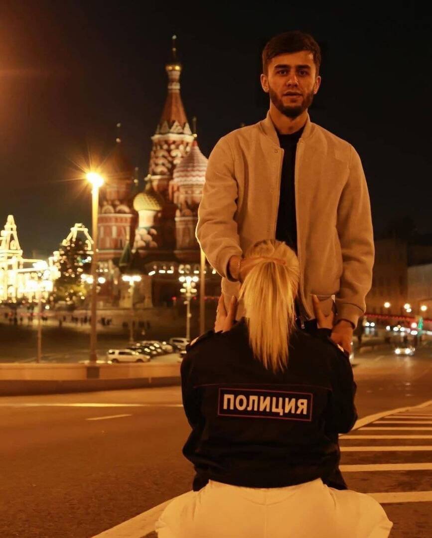 Подробнее о "Блогеру Руслану Бобиеву и его подруге дали 10 месяцев колонии за фотосессию с имитацией орального секса"