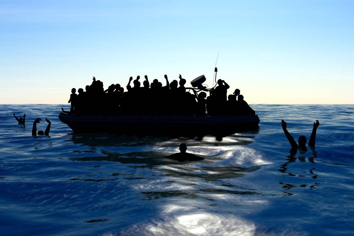Подробнее о "Decathlon убрал из продажи во Франции лодки, чтобы мигранты не переплывали на них Ла-Манш"