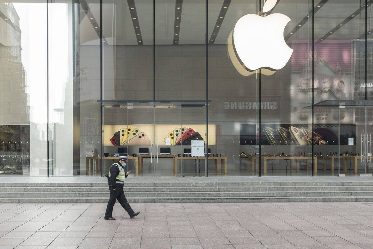 Подробнее о "Apple стала первой компанией с капитализацией выше $3 трлн"
