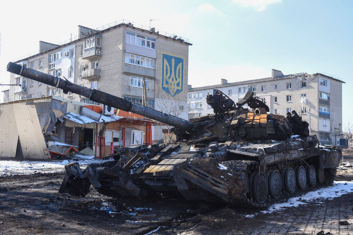 Z разбили. Подбитая техника на Украине. Подбитые украинские танки. Разбитая техника на Украине.