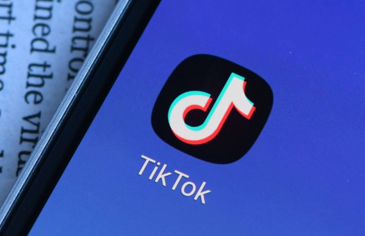 Подробнее о "TikTok запретил российским пользователям загружать видео и вести стримы"