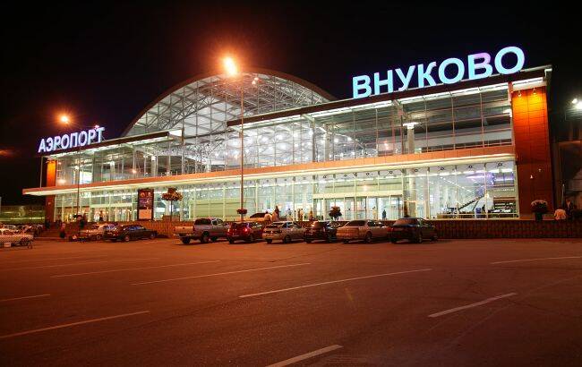 Подробнее о "Аэропорт Внуково отправил сотрудников в простой из-за проблем в авиаотрасли"