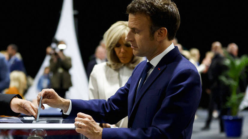 Подробнее о "Макрон проголосовал во втором туре президентских выборов во Франции"