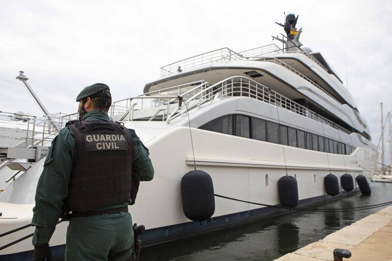 Подробнее о "В Испании арестовали яхту Виктора Вексельберга"