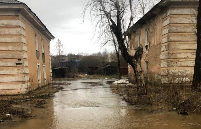 Подробнее о "В Александровске из-за разлива реки затопило несколько жилых домов"