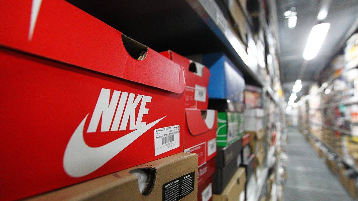 Подробнее о "Американский производитель обуви и одежды Nike уходит из России"