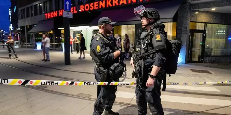Подробнее о "В Осло открыли стрельбу возле гей-клуба"