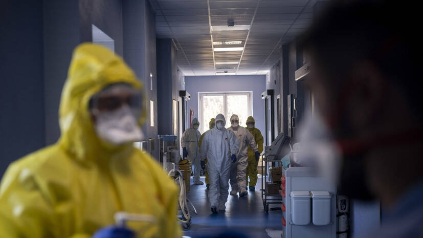 Подробнее о "В Италии впервые с 8 февраля выявили более 100 тысяч случаев коронавируса за сутки"