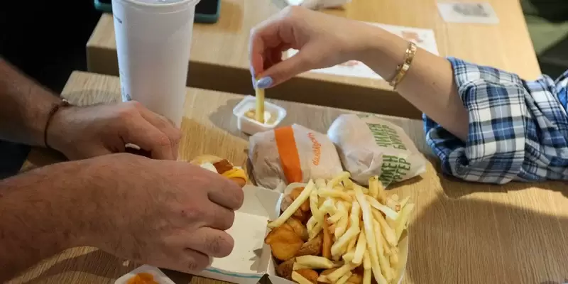 Подробнее о "Картофеля фри временно не будет в ряде ресторанов сети «Вкусно — и точка»"