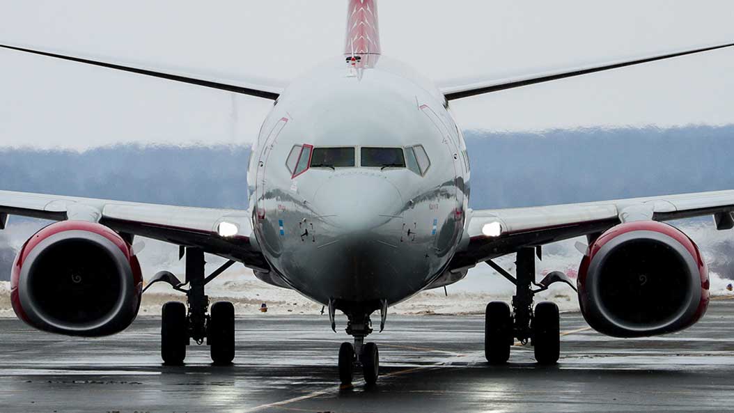 Подробнее о "В аэропорту Перми у самолета произошло самовыключение двигателя"