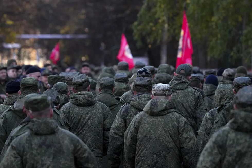 Подробнее о "Шойгу. НАТО увеличило группировку у границ РФ в 2,5 раза — до 30 тысяч человек"