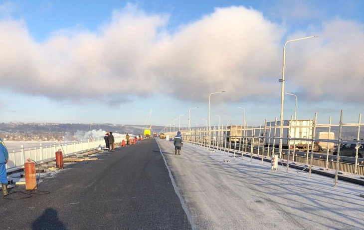 Подробнее о "На новом мосту через Чусовую уложили морозостойкий асфальт"