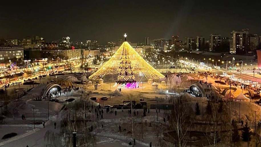 Подробнее о "В Перми 16 декабря зажгли огни на новогодней ёлке на эспланаде"