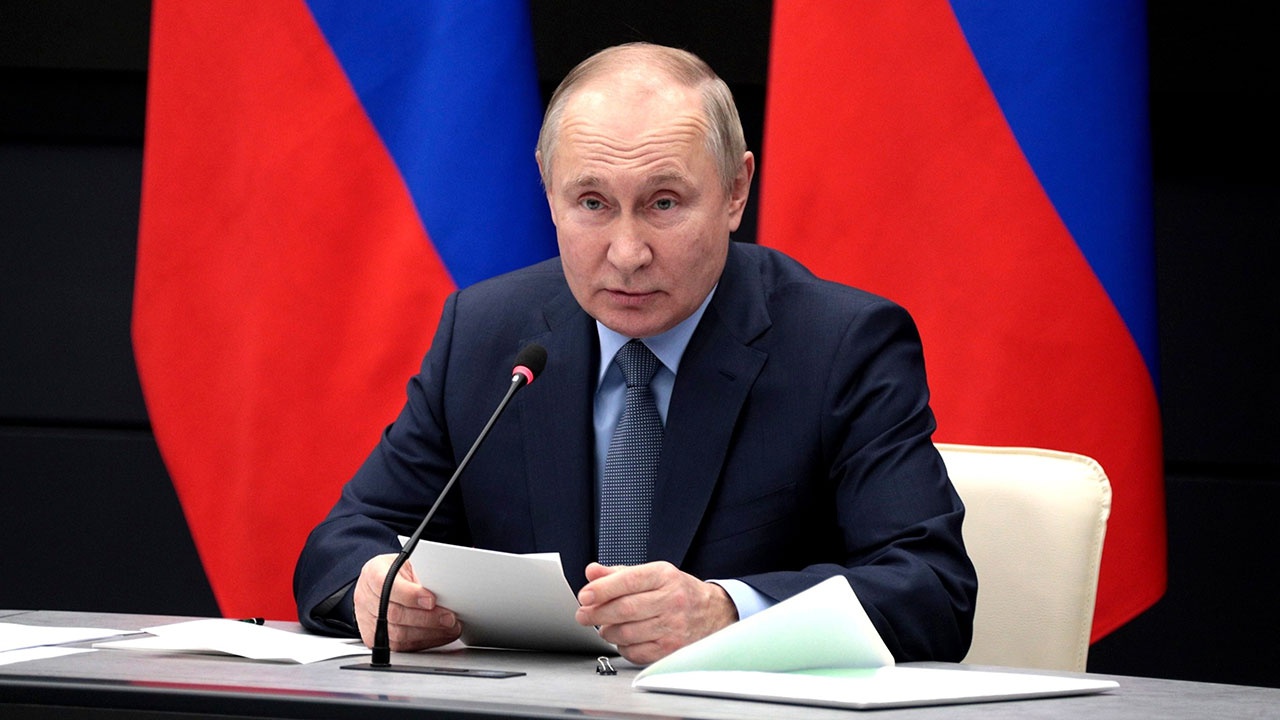 Подробнее о "Президент Путин назвал объединение русского народа целью России"