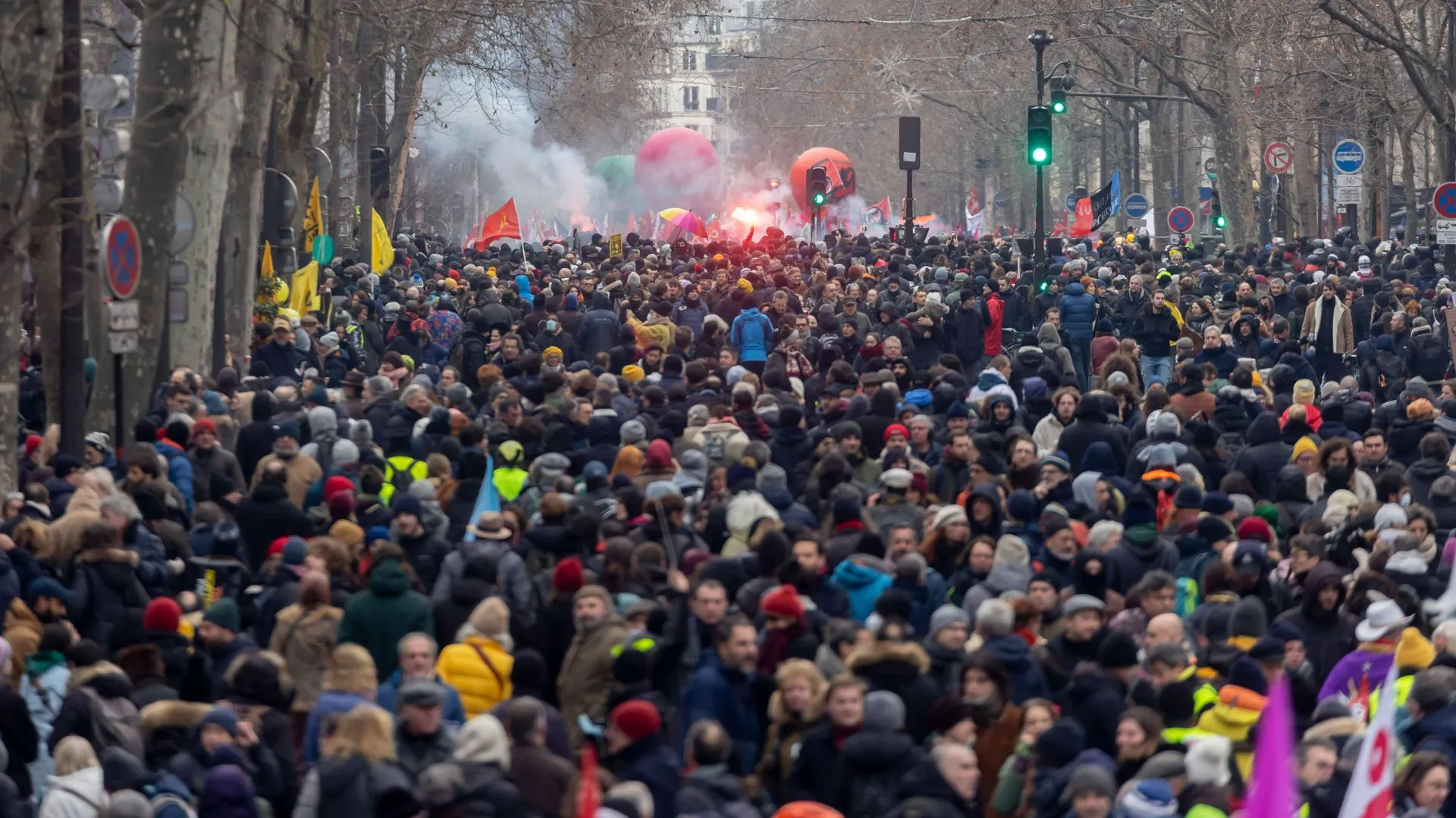 Подробнее о "Десятки тысяч жителей Парижа вышли на акцию против повышения пенсионного возраста"