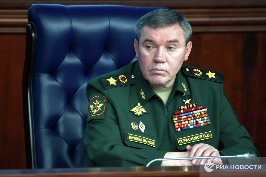 Подробнее о "Новым командующим российским вторжением в Украину стал глава Генштаба Валерий Герасимов"