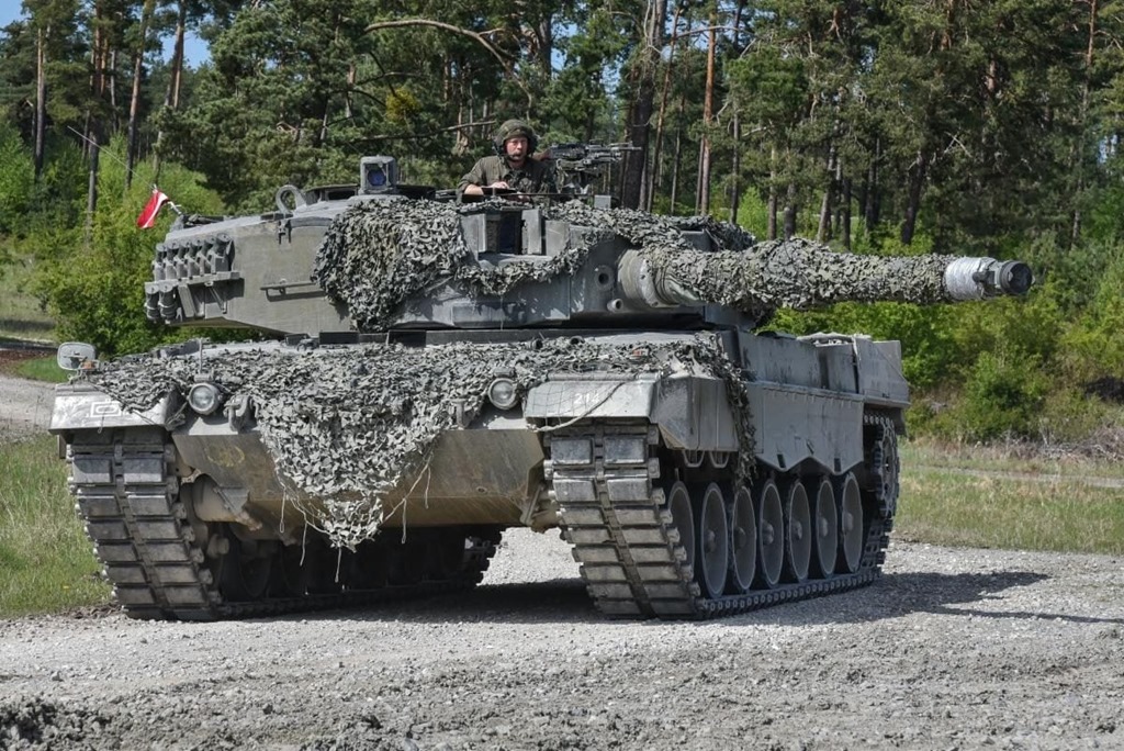 Подробнее о "Польша пообещала Украине роту танков Leopard"