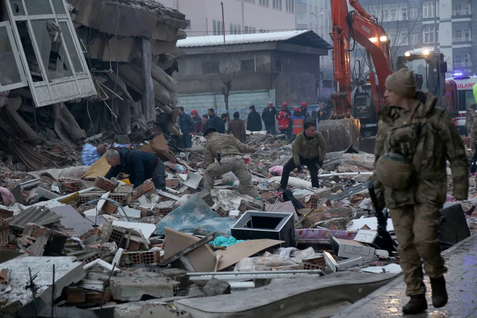 Подробнее о "Число жертв землетрясений в Турции возросло до 24 тысяч"