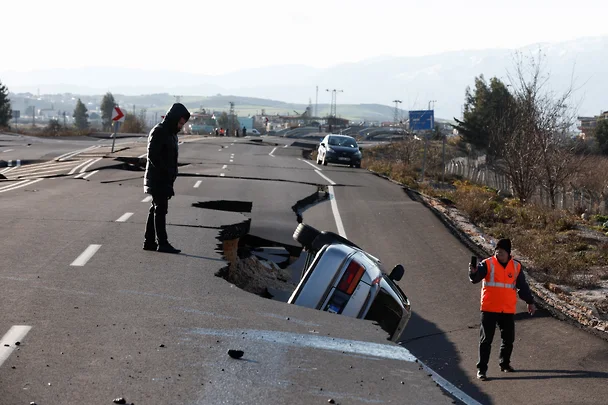 Подробнее о "Погибших в землетрясениях в Турции приблизилось к 30 тысячам"