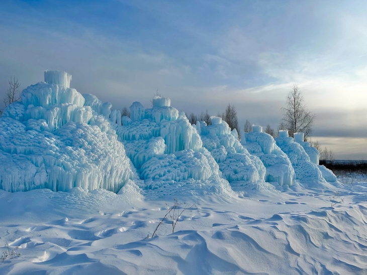 Подробнее о "В Пермском крае открылся парк 10-метровых ледопадов"