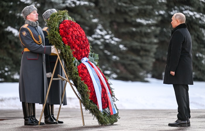 Подробнее о "Путин возложил венок к Могиле Неизвестного Солдата"