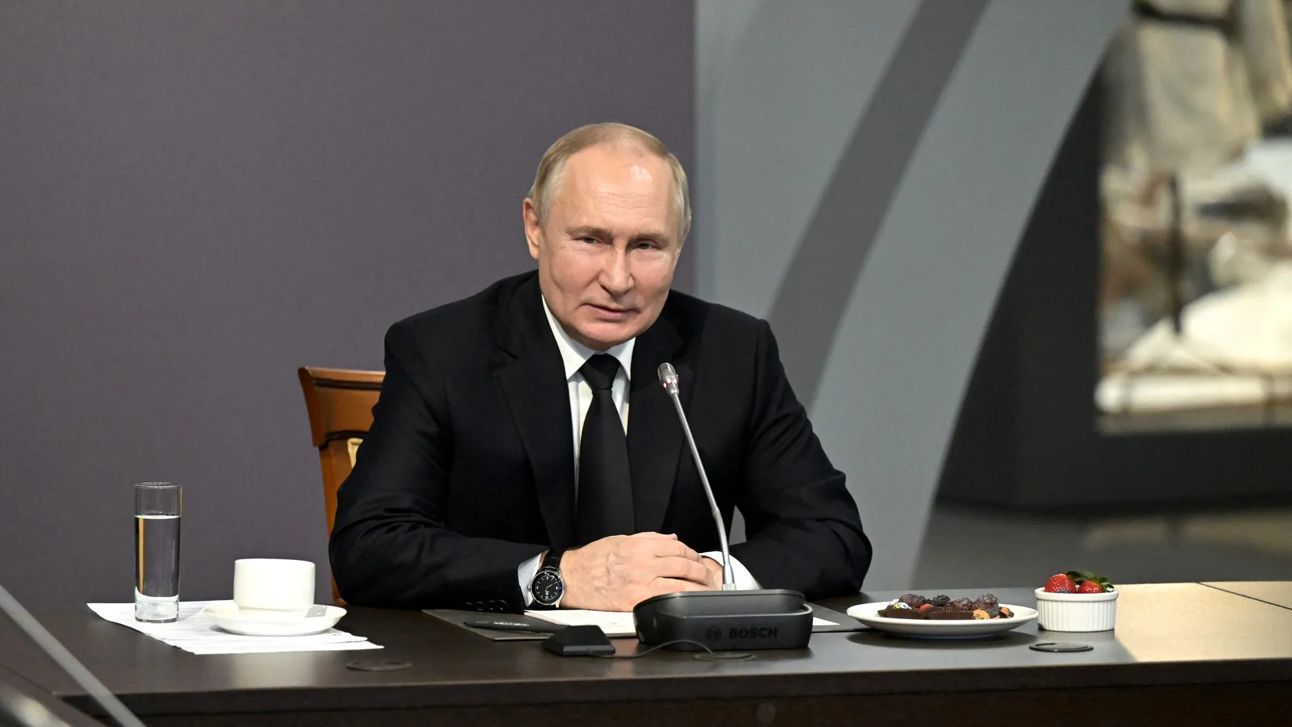 Подробнее о "Путин. Запад преследует единственную цель — ликвидировать Россию"