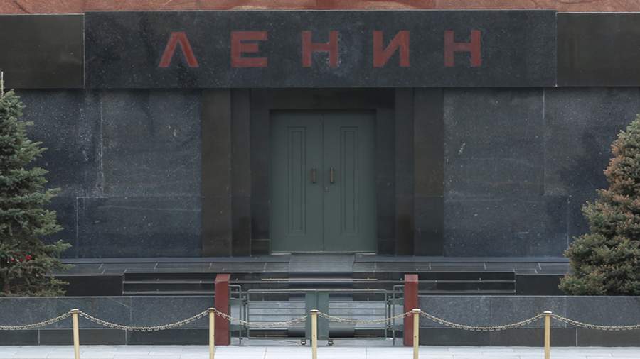 Подробнее о "Москвича задержали при попытке украсть тело Ленина из Мавзолея"