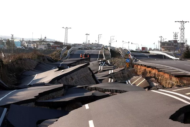 Подробнее о "Число жертв землетрясений в Турции увеличилось до 17 тысяч человек"