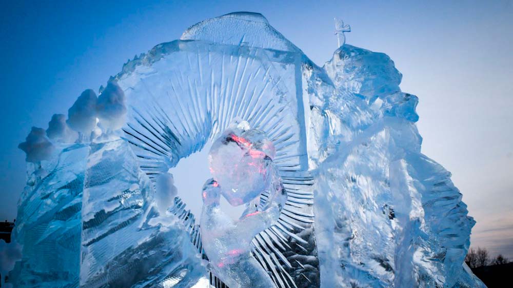 Подробнее о "В центре Перми установили ледовую скульптуру «Сердце пармы»"