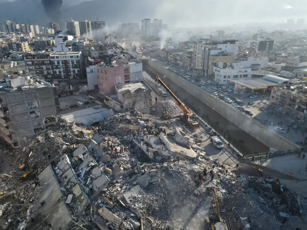 Подробнее о "В Турции из-за землетрясения погибли более 23 тысяч человек"