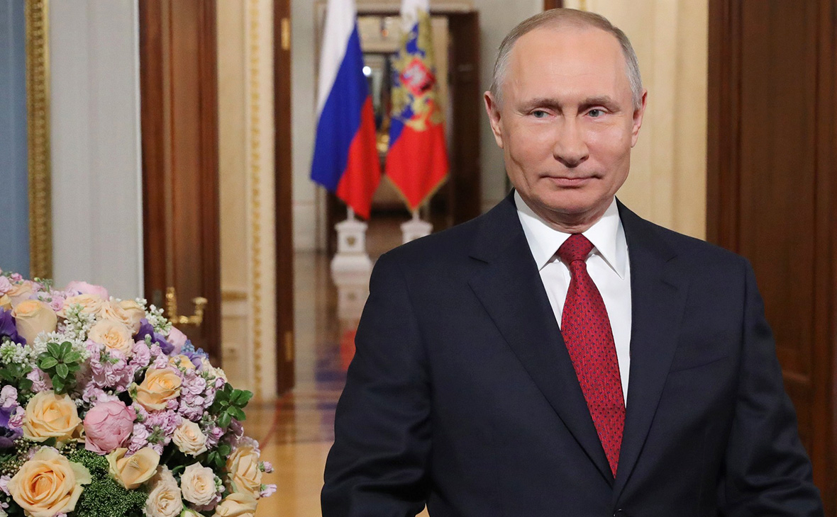Подробнее о "Путин поздравил российских женщин с 8 Марта, отметив смелость и отвагу военнослужащих"
