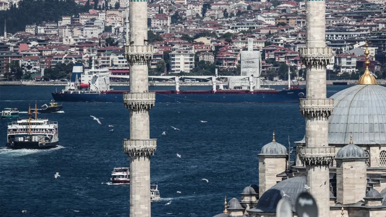 Подробнее о "Турция заблокировала транзит санкционных товаров поставляемых в Россию"