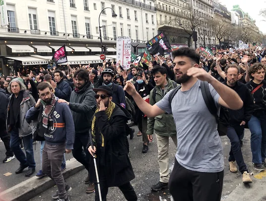 Подробнее о "Массовые протесты во Франции вспыхнули с новой силой"