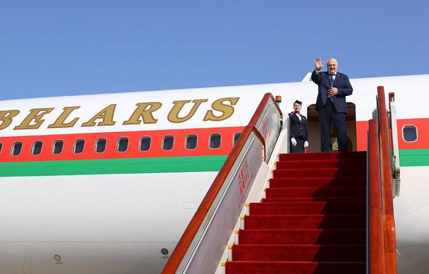 Подробнее о "США наложили санкции на самолет Лукашенко"