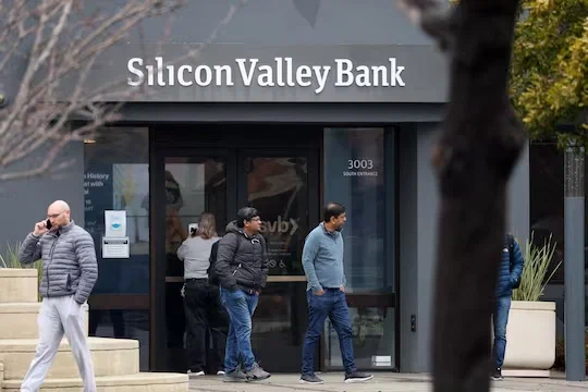 Подробнее о "В США обанкротился крупнейший банк Silicon Valley"