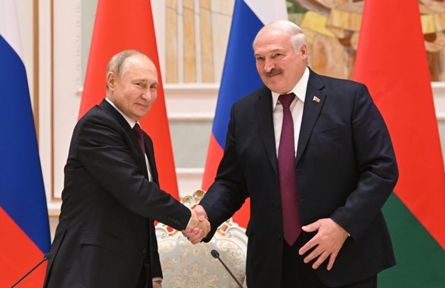 Подробнее о "Путин отправил Лукашенко поздравления ко Дню единения народов России и Белоруссии"