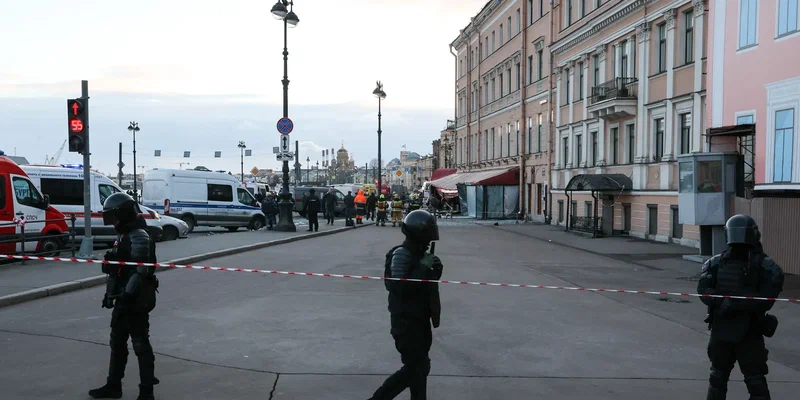 Подробнее о "СК возбудил дело из-за убийства военкора Татарского при взрыве в кафе в Петербурге"