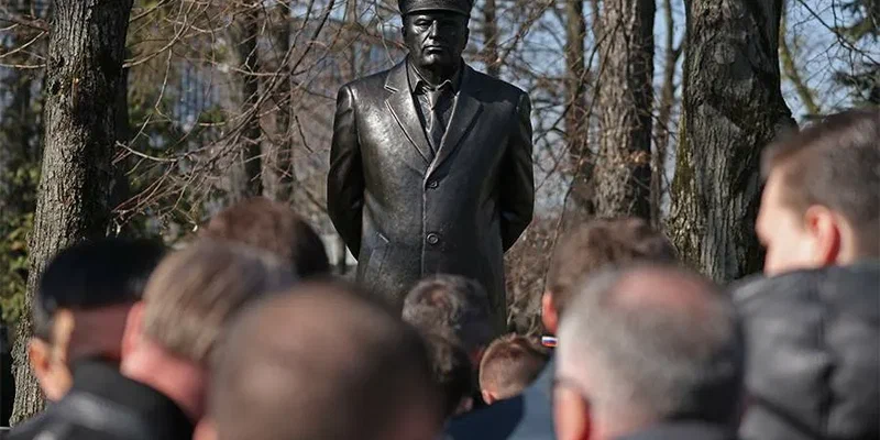 Подробнее о "На Новодевичьем кладбище открыли памятник Жириновскому"