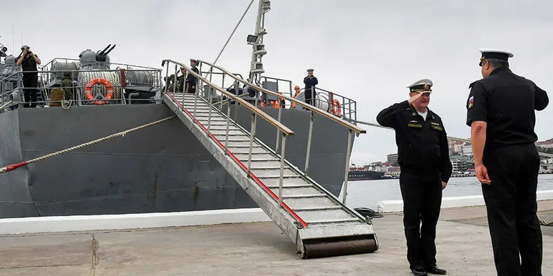 Подробнее о "Шойгу объявил о приведении Тихоокеанского флота в высшую степень готовности"