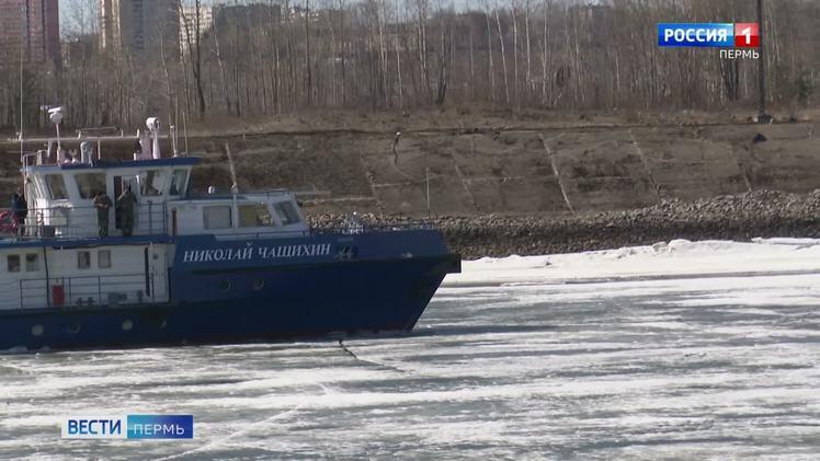 Подробнее о "Вблизи Камской ГЭС теплоход совершил разлом льда"