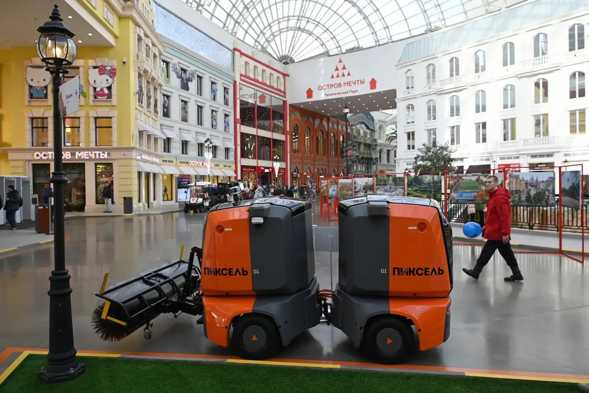 Подробнее о "Собянин сообщил о запуске первого в России робота-уборщика «Пикселя»"
