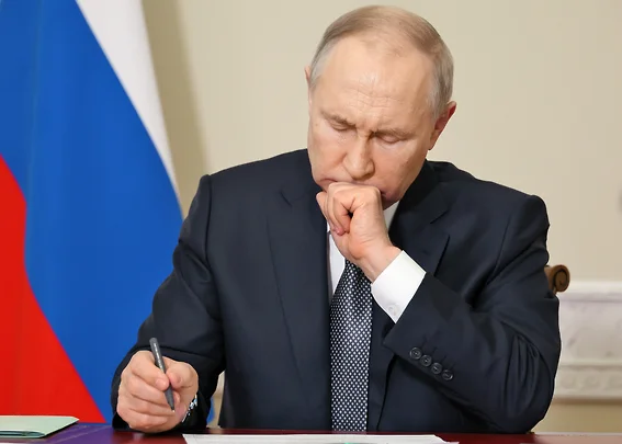 Подробнее о "Путин поздравил с годовщиной Победы лидеров стран СНГ"