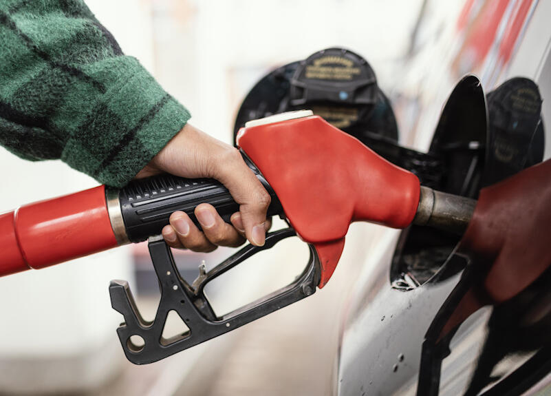 Подробнее о "В Пермском крае в июне продолжается рост цен на бензин"