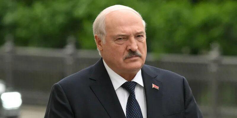 Подробнее о "Лукашенко привел армию в полную боеготовность на фоне мятежа в России"