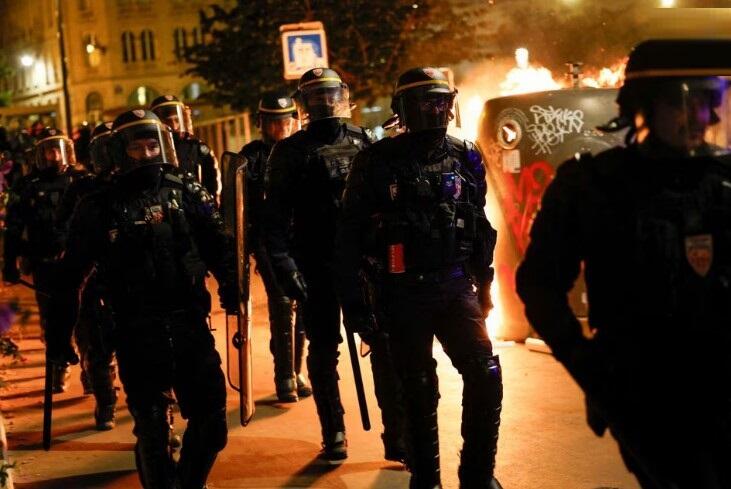 Подробнее о "Во Франции в ходе беспорядков задержали почти тысячу человек"