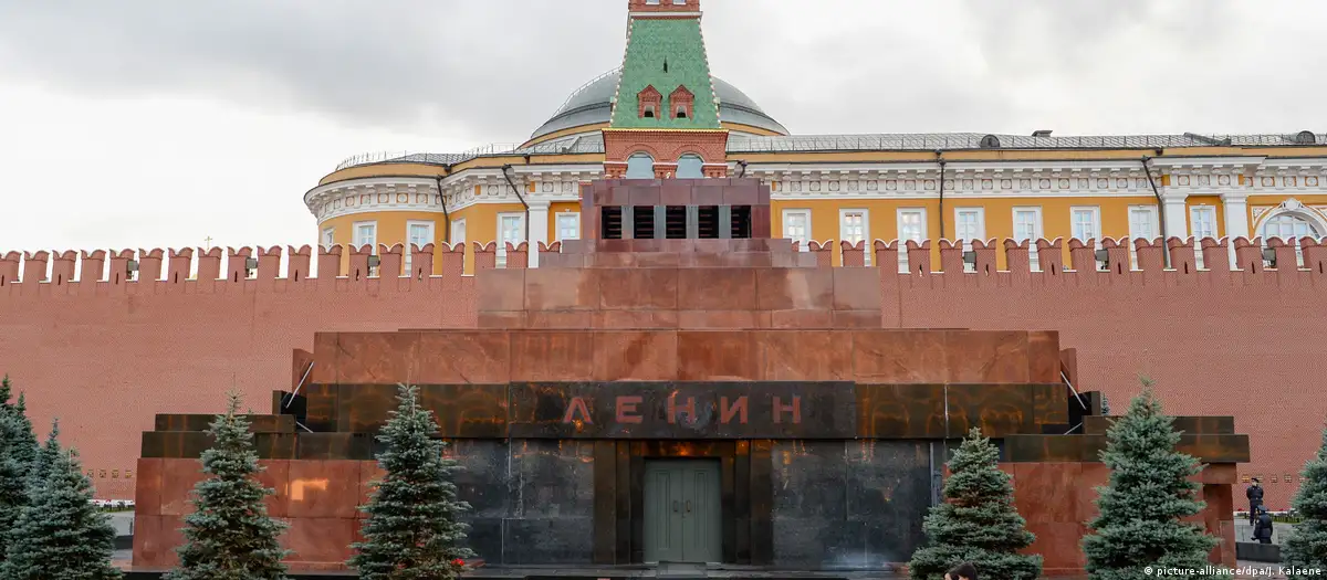 Подробнее о "В Москве пытались поджечь Мавзолей Ленина"